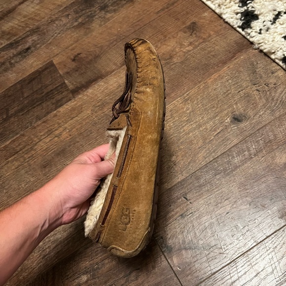 UGG Women’s Dakota Moccasins - Chestnut, Size 11 - Picture 3 of 7